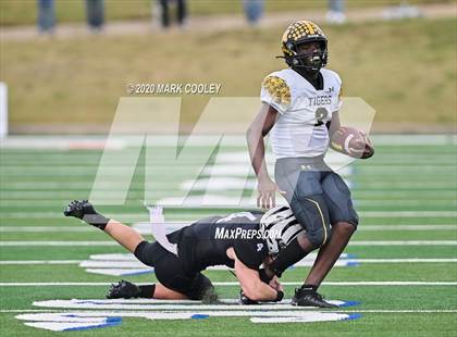 Thumbnail 3 in Malakoff vs. Grandview (UIL 3A D1 Region Semifinal) photogallery.