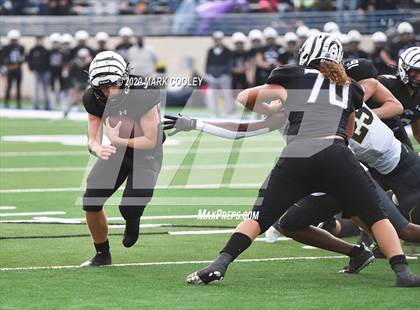 Thumbnail 2 in Malakoff vs. Grandview (UIL 3A D1 Region Semifinal) photogallery.