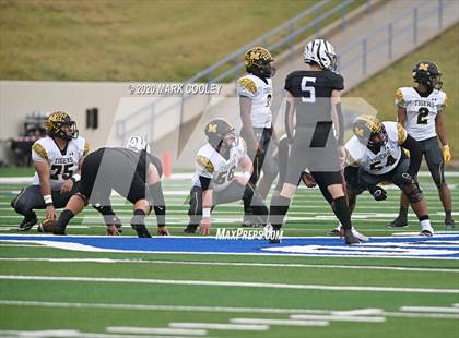 Thumbnail 3 in Malakoff vs. Grandview (UIL 3A D1 Region Semifinal) photogallery.