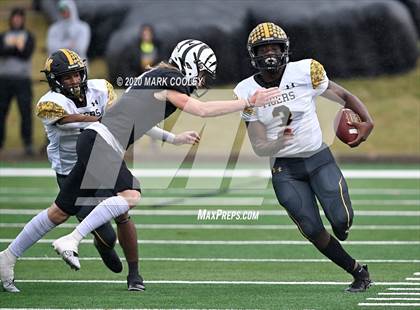 Thumbnail 3 in Malakoff vs. Grandview (UIL 3A D1 Region Semifinal) photogallery.