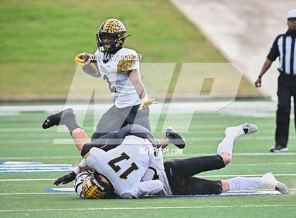 Thumbnail 1 in Malakoff vs. Grandview (UIL 3A D1 Region Semifinal) photogallery.
