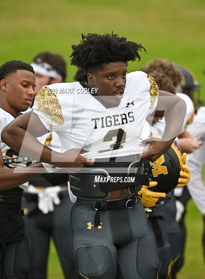 Thumbnail 3 in Malakoff vs. Grandview (UIL 3A D1 Region Semifinal) photogallery.