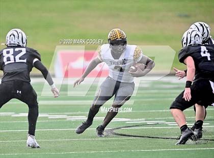 Thumbnail 2 in Malakoff vs. Grandview (UIL 3A D1 Region Semifinal) photogallery.