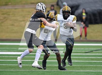 Thumbnail 1 in Malakoff vs. Grandview (UIL 3A D1 Region Semifinal) photogallery.