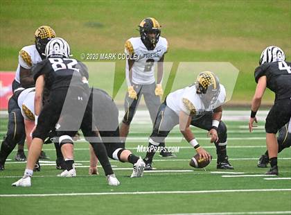 Thumbnail 2 in Malakoff vs. Grandview (UIL 3A D1 Region Semifinal) photogallery.