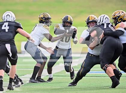 Thumbnail 1 in Malakoff vs. Grandview (UIL 3A D1 Region Semifinal) photogallery.