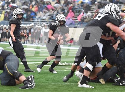 Thumbnail 1 in Malakoff vs. Grandview (UIL 3A D1 Region Semifinal) photogallery.