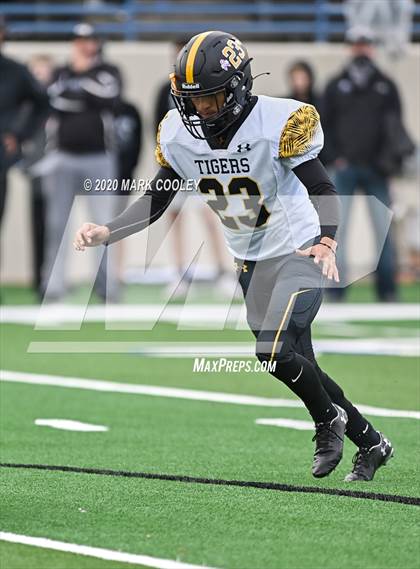 Thumbnail 3 in Malakoff vs. Grandview (UIL 3A D1 Region Semifinal) photogallery.