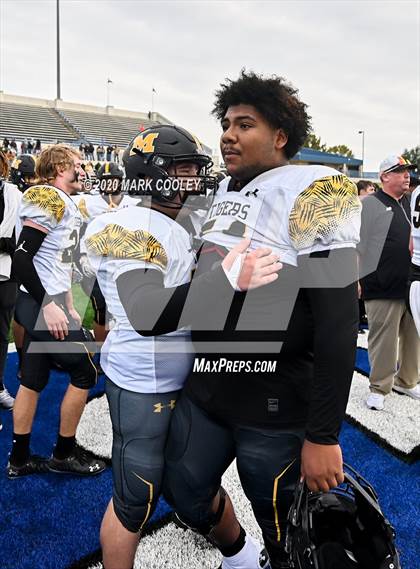 Thumbnail 3 in Malakoff vs. Grandview (UIL 3A D1 Region Semifinal) photogallery.