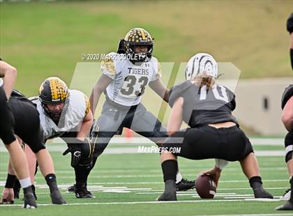 Thumbnail 1 in Malakoff vs. Grandview (UIL 3A D1 Region Semifinal) photogallery.