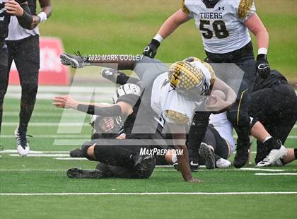 Thumbnail 3 in Malakoff vs. Grandview (UIL 3A D1 Region Semifinal) photogallery.