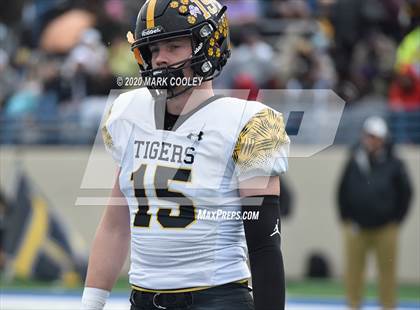 Thumbnail 3 in Malakoff vs. Grandview (UIL 3A D1 Region Semifinal) photogallery.