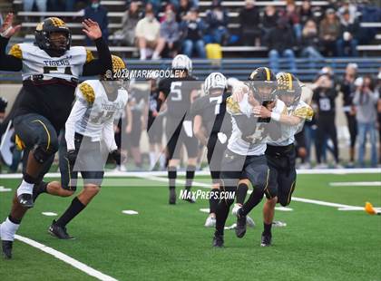 Thumbnail 3 in Malakoff vs. Grandview (UIL 3A D1 Region Semifinal) photogallery.