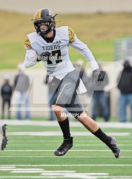 Thumbnail 2 in Malakoff vs. Grandview (UIL 3A D1 Region Semifinal) photogallery.