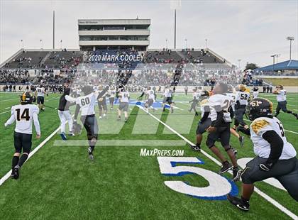 Thumbnail 3 in Malakoff vs. Grandview (UIL 3A D1 Region Semifinal) photogallery.