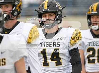 Thumbnail 2 in Malakoff vs. Grandview (UIL 3A D1 Region Semifinal) photogallery.