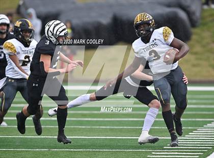 Thumbnail 3 in Malakoff vs. Grandview (UIL 3A D1 Region Semifinal) photogallery.