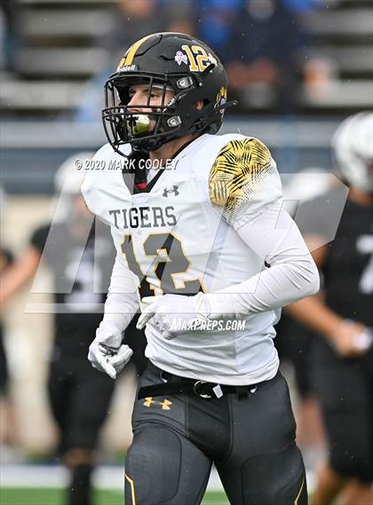 Thumbnail 2 in Malakoff vs. Grandview (UIL 3A D1 Region Semifinal) photogallery.