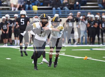 Thumbnail 2 in Malakoff vs. Grandview (UIL 3A D1 Region Semifinal) photogallery.