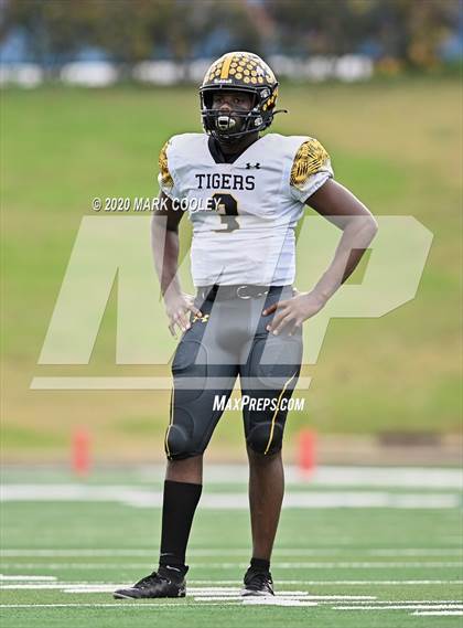 Thumbnail 1 in Malakoff vs. Grandview (UIL 3A D1 Region Semifinal) photogallery.