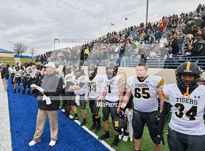 Thumbnail 1 in Malakoff vs. Grandview (UIL 3A D1 Region Semifinal) photogallery.