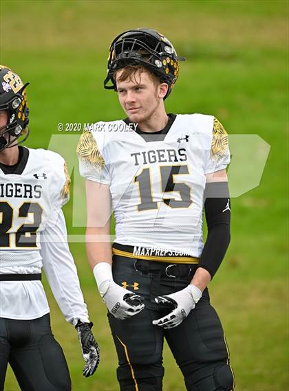 Thumbnail 1 in Malakoff vs. Grandview (UIL 3A D1 Region Semifinal) photogallery.