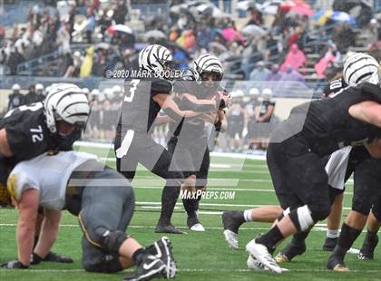 Thumbnail 1 in Malakoff vs. Grandview (UIL 3A D1 Region Semifinal) photogallery.