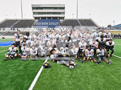 Thumbnail 2 in Malakoff vs. Grandview (UIL 3A D1 Region Semifinal) photogallery.