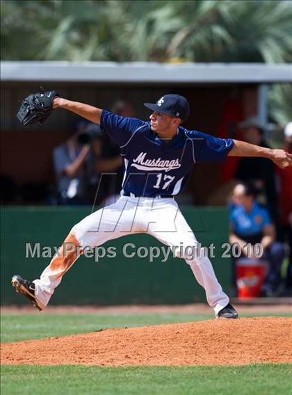 Thumbnail 2 in Texas City vs Lamar Consolidated (Texas 4A Region III Playoffs - Game 2)  photogallery.