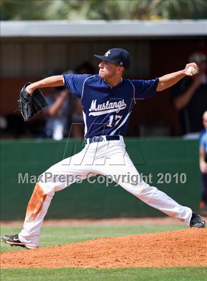 Thumbnail 2 in Texas City vs Lamar Consolidated (Texas 4A Region III Playoffs - Game 2)  photogallery.