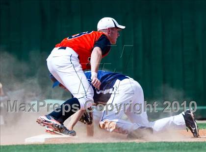 Thumbnail 1 in Texas City vs Lamar Consolidated (Texas 4A Region III Playoffs - Game 2)  photogallery.