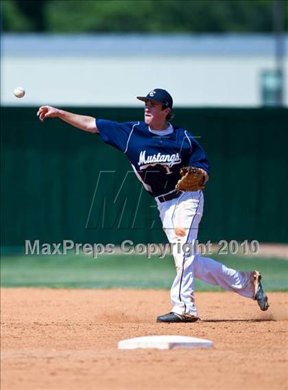 Thumbnail 2 in Texas City vs Lamar Consolidated (Texas 4A Region III Playoffs - Game 2)  photogallery.