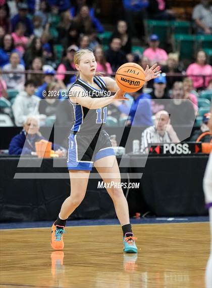 Thumbnail 3 in Peak to Peak vs Holy Family (CHSAA 4A Great 8) photogallery.
