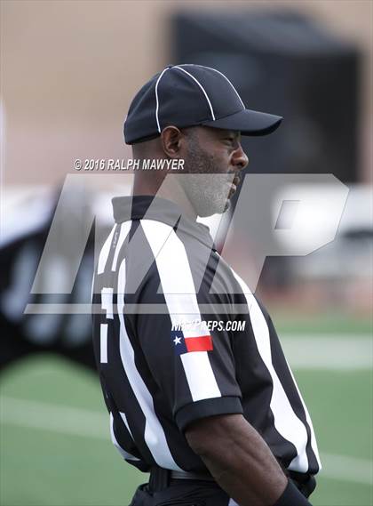 Thumbnail 3 in Boerne-Champion vs. Calallen (UIL 5A Regionial Playoff) photogallery.