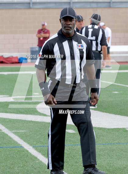 Thumbnail 1 in Boerne-Champion vs. Calallen (UIL 5A Regionial Playoff) photogallery.