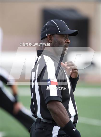 Thumbnail 1 in Boerne-Champion vs. Calallen (UIL 5A Regionial Playoff) photogallery.
