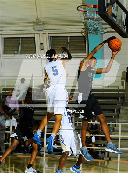 Thumbnail 1 in Dorsey vs  Los Angeles CES (77th Annual Beverly Hills Tournament) photogallery.