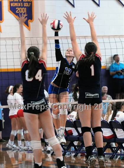 Thumbnail 3 in Marymount vs. Los Alamitos (Durango Fall Classic) photogallery.