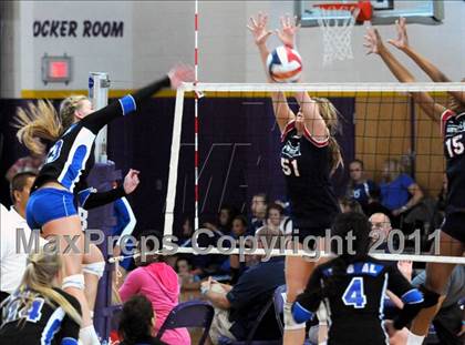 Thumbnail 1 in Marymount vs. Los Alamitos (Durango Fall Classic) photogallery.