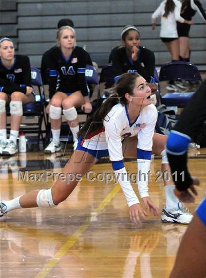 Thumbnail 1 in Marymount vs. Los Alamitos (Durango Fall Classic) photogallery.
