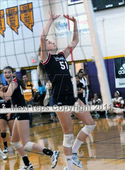 Thumbnail 2 in Marymount vs. Los Alamitos (Durango Fall Classic) photogallery.