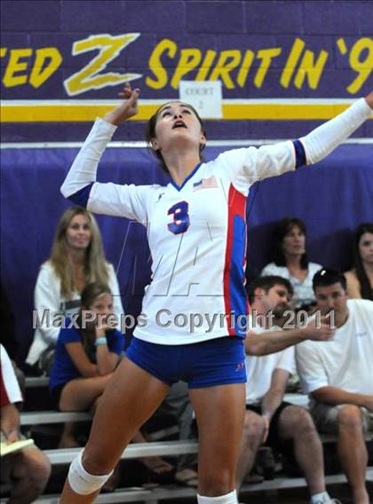 Thumbnail 2 in Marymount vs. Los Alamitos (Durango Fall Classic) photogallery.