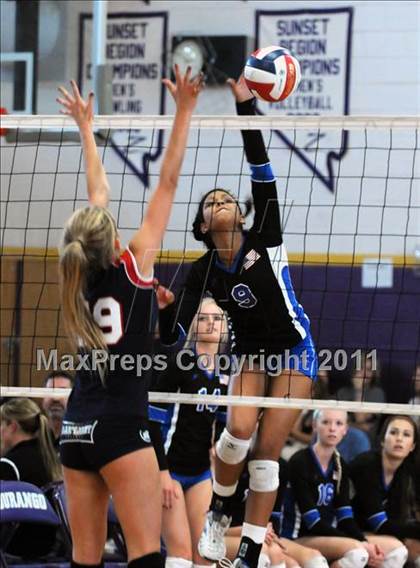 Thumbnail 1 in Marymount vs. Los Alamitos (Durango Fall Classic) photogallery.