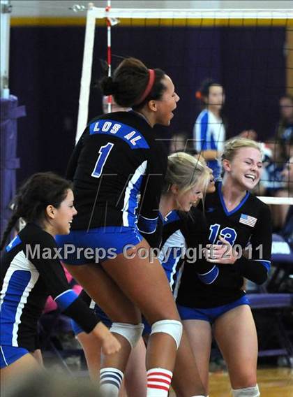 Thumbnail 2 in Marymount vs. Los Alamitos (Durango Fall Classic) photogallery.
