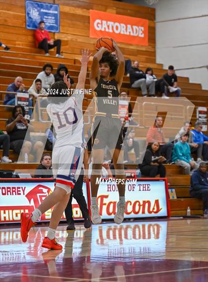 Thumbnail 1 in Montgomery vs. Temecula Valley photogallery.