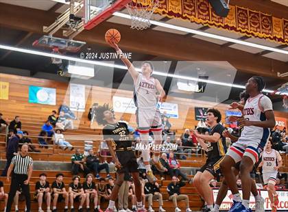 Thumbnail 2 in Montgomery vs. Temecula Valley photogallery.