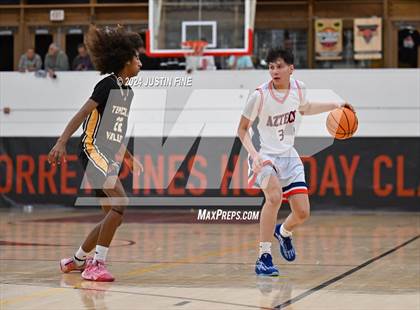 Thumbnail 2 in Montgomery vs. Temecula Valley photogallery.
