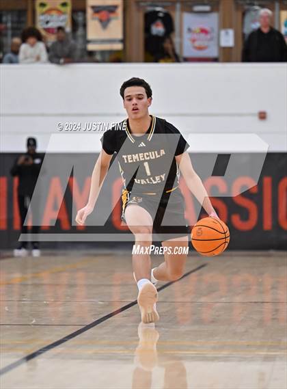 Thumbnail 3 in Montgomery vs. Temecula Valley photogallery.