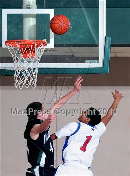 Thumbnail 2 in Miramonte vs. Los Alamitos photogallery.
