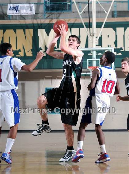 Thumbnail 2 in Miramonte vs. Los Alamitos photogallery.